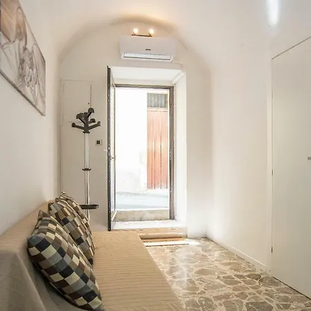 Fèdeli House *